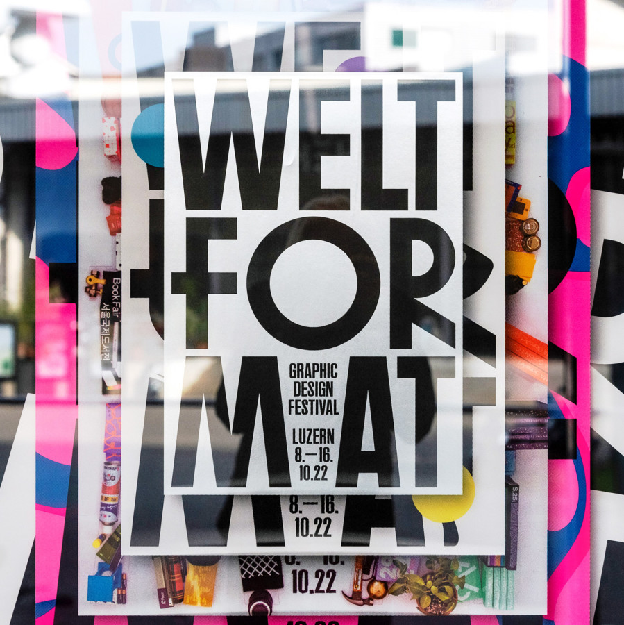 Plakat mit der Aufschrift „Weltformat – Graphic Design Festival Luzern“