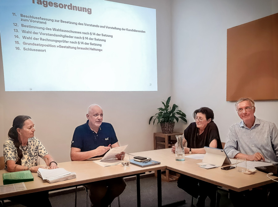 Der neue Vorstand der Typographischen Gesellschaft München e.V. (v.l.n.r): Petra von Kardorff, Michi Bundscherer, Catherine Hersberger, Dr. Hermann Iding