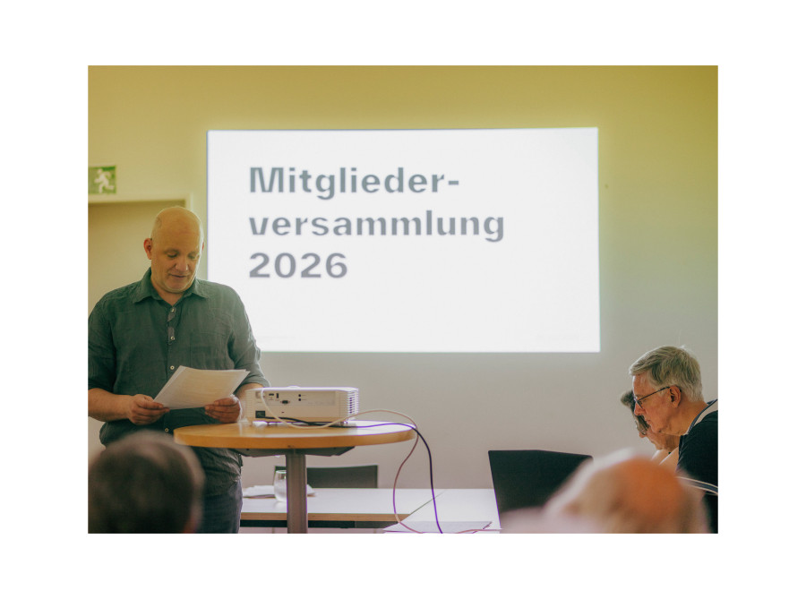 Michael Bundscherer mir dem Bereicht des Vorstands