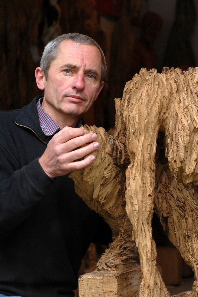 Andreas Kuhnlein mit seiner Skulptur