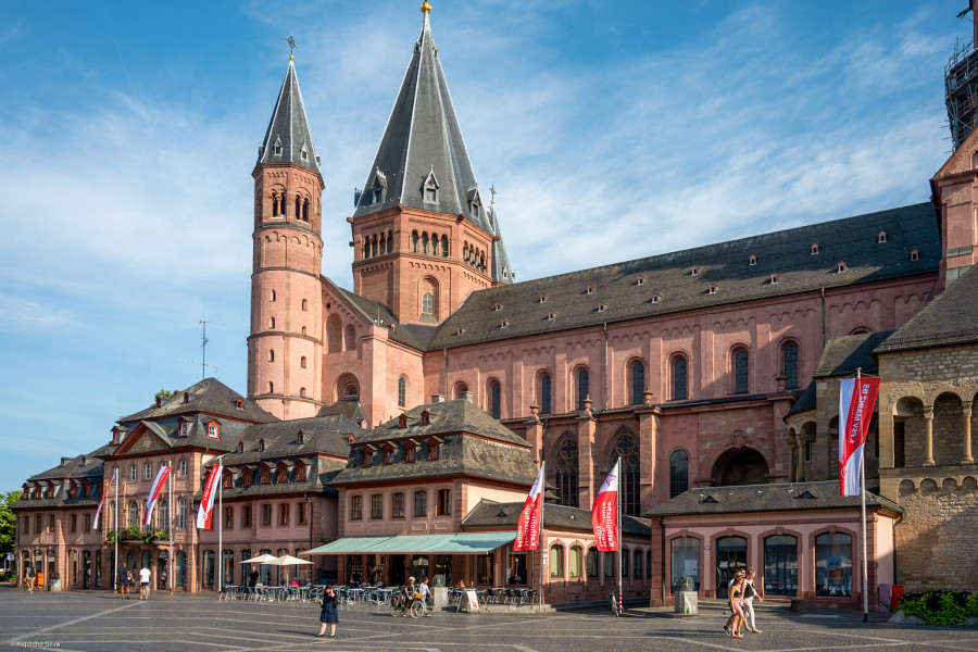 Dom zu Mainz. Foto: Xiquinho Silva, Lizenz: Namensnennung 2.0 Generic, CC BY 2.0 (https://creativecommons.org/licenses/by/2.0/deed.de), Quelle: Flickr (https://www.flickr.com/photos/xiquinho/53289120523/), Abrufdatum 29.5.2026, 15:49 Uhr